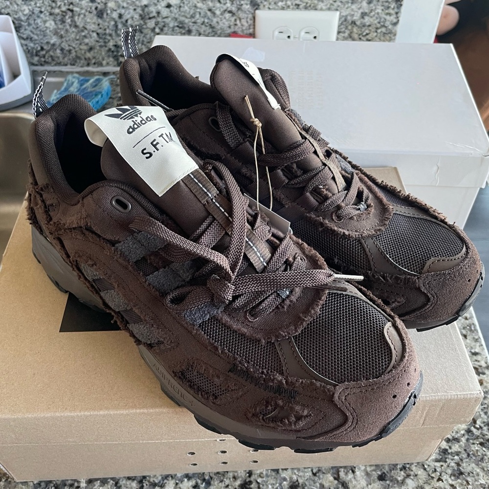 ADIDAS SONG THE MUTE BROWN 10 SHOES
